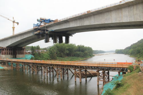 南湛高速跨南流江大桥施工正酣 桥梁工程扎实推进